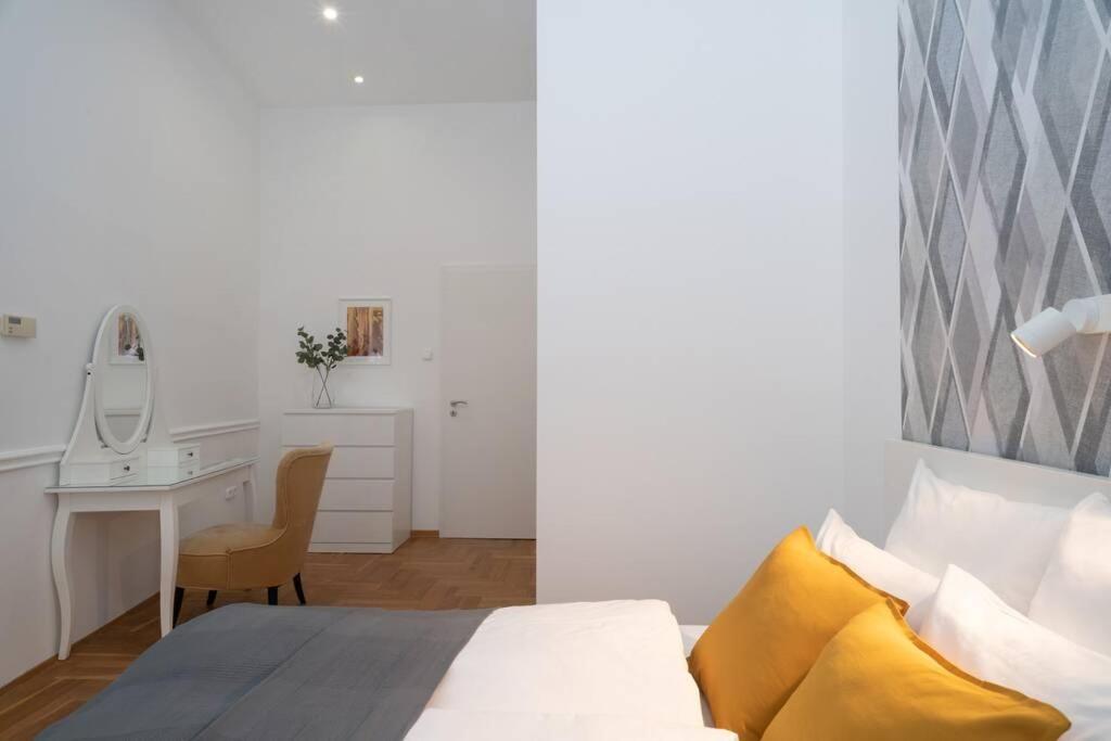 Best Located, 150 M2 5 Bedrooms Apt., Budapešť Exteriér fotografie