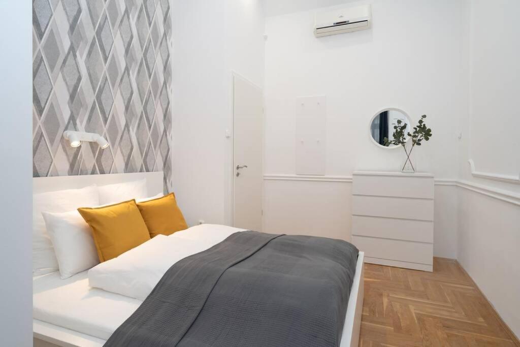 Best Located, 150 M2 5 Bedrooms Apt., Budapešť Exteriér fotografie