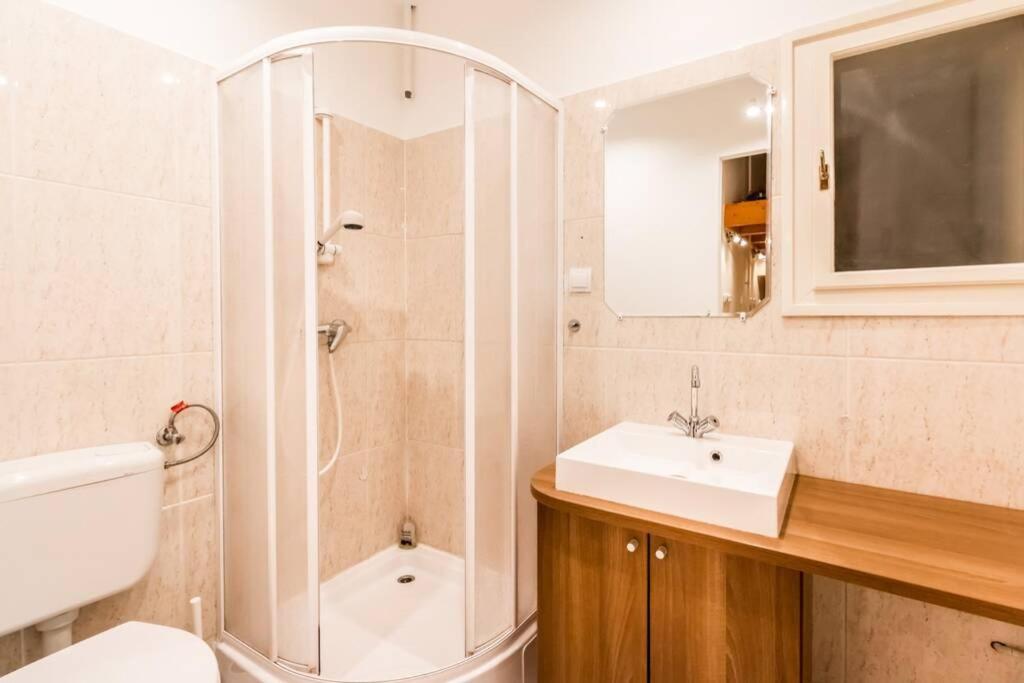 Best Located, 150 M2 5 Bedrooms Apt., Budapešť Exteriér fotografie