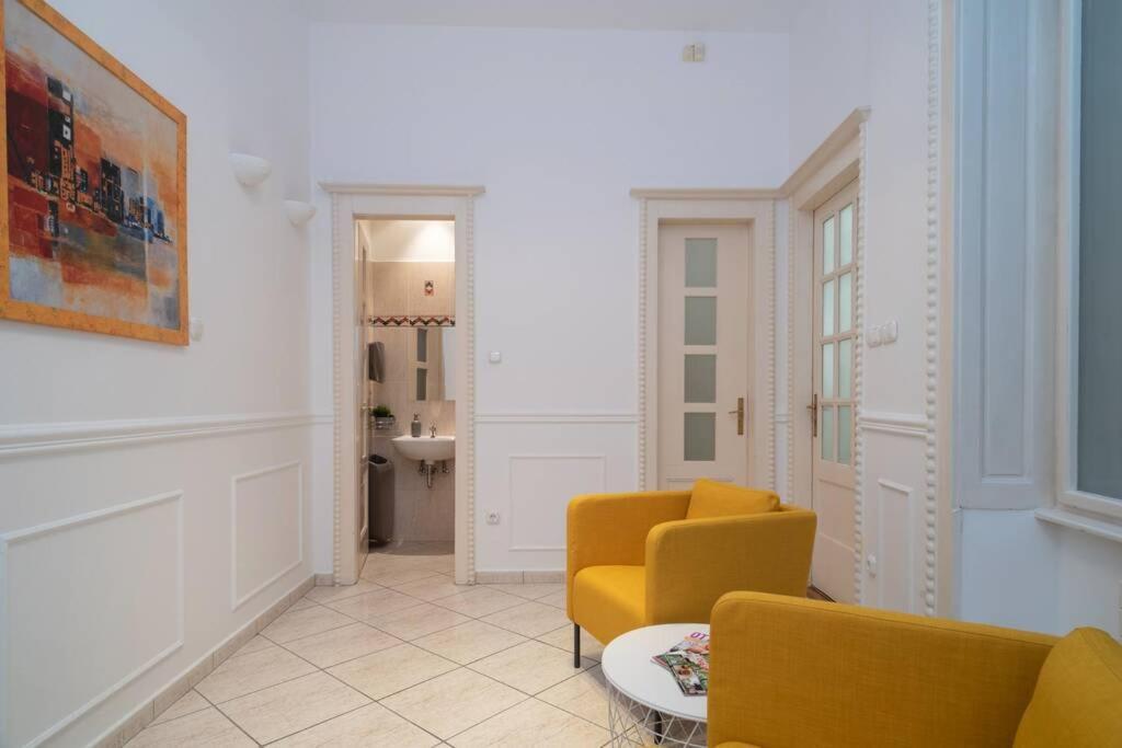 Best Located, 150 M2 5 Bedrooms Apt., Budapešť Exteriér fotografie