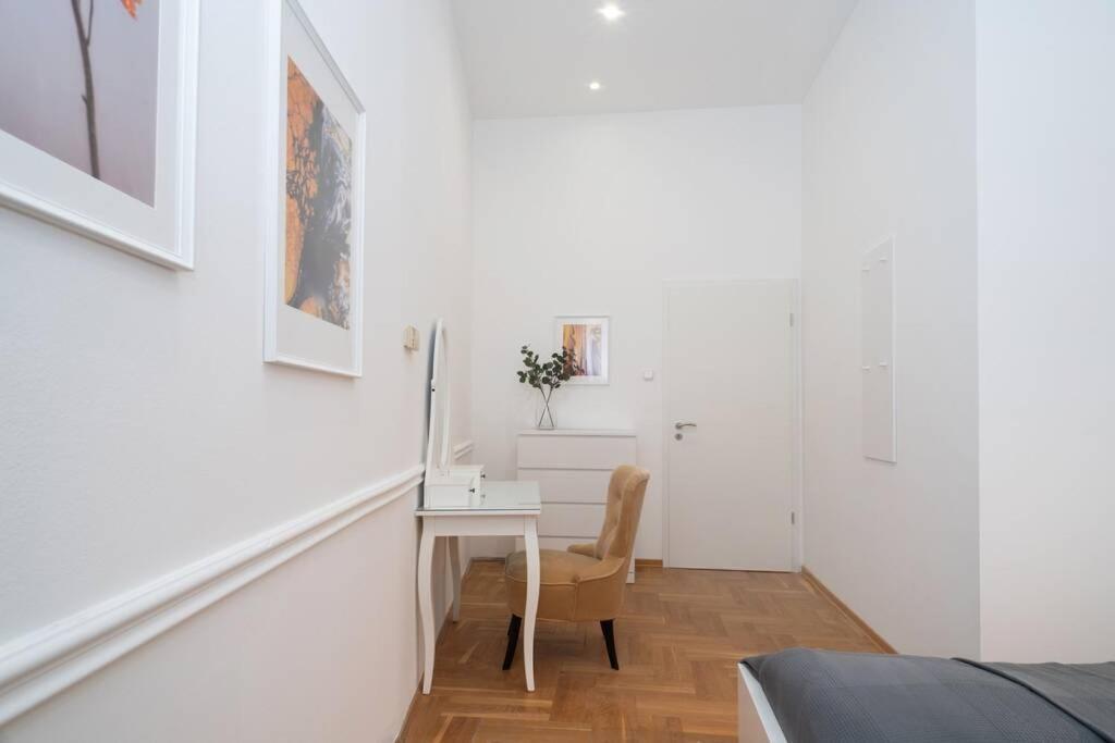 Best Located, 150 M2 5 Bedrooms Apt., Budapešť Exteriér fotografie