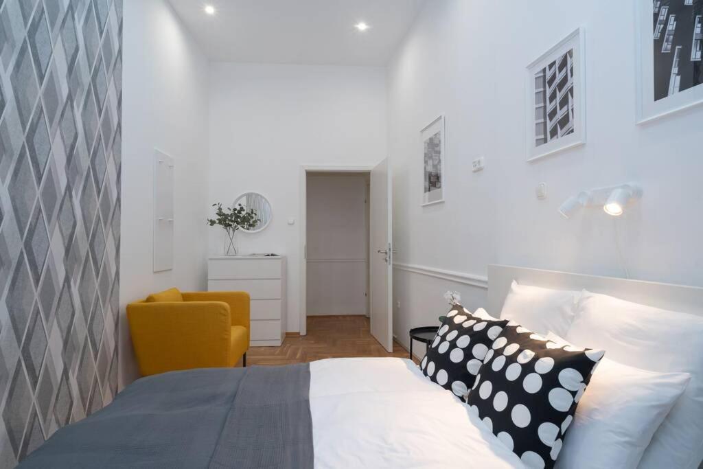 Best Located, 150 M2 5 Bedrooms Apt., Budapešť Exteriér fotografie